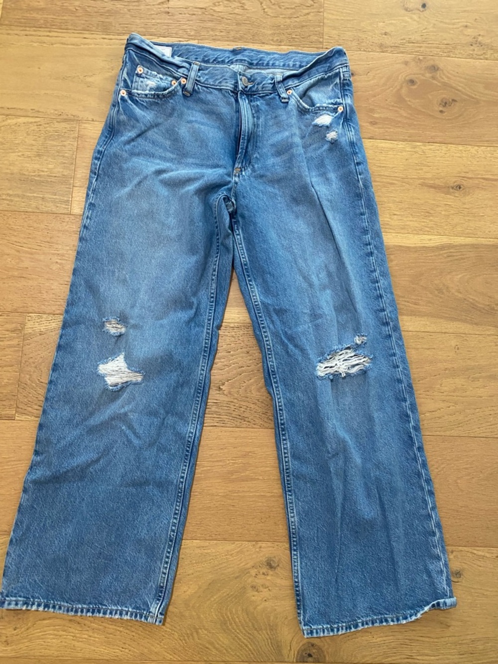 GAP low stride women’s Classic Distressed Wide-Leg Blue Jeans size 30 10R EUC